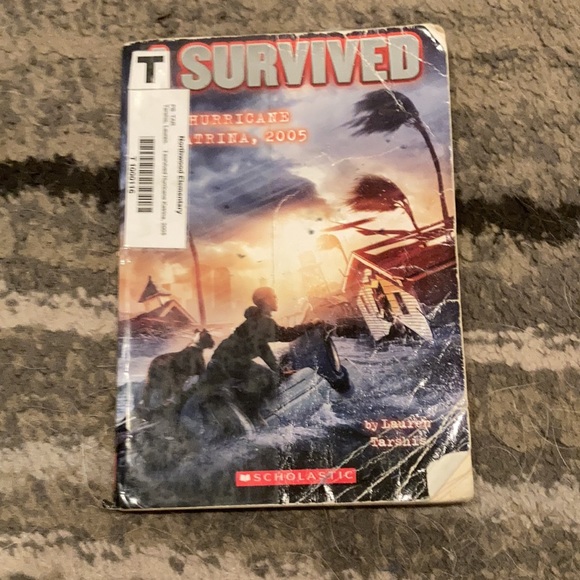 Books that me and my friend wanted to sell - Picture 2 of 10